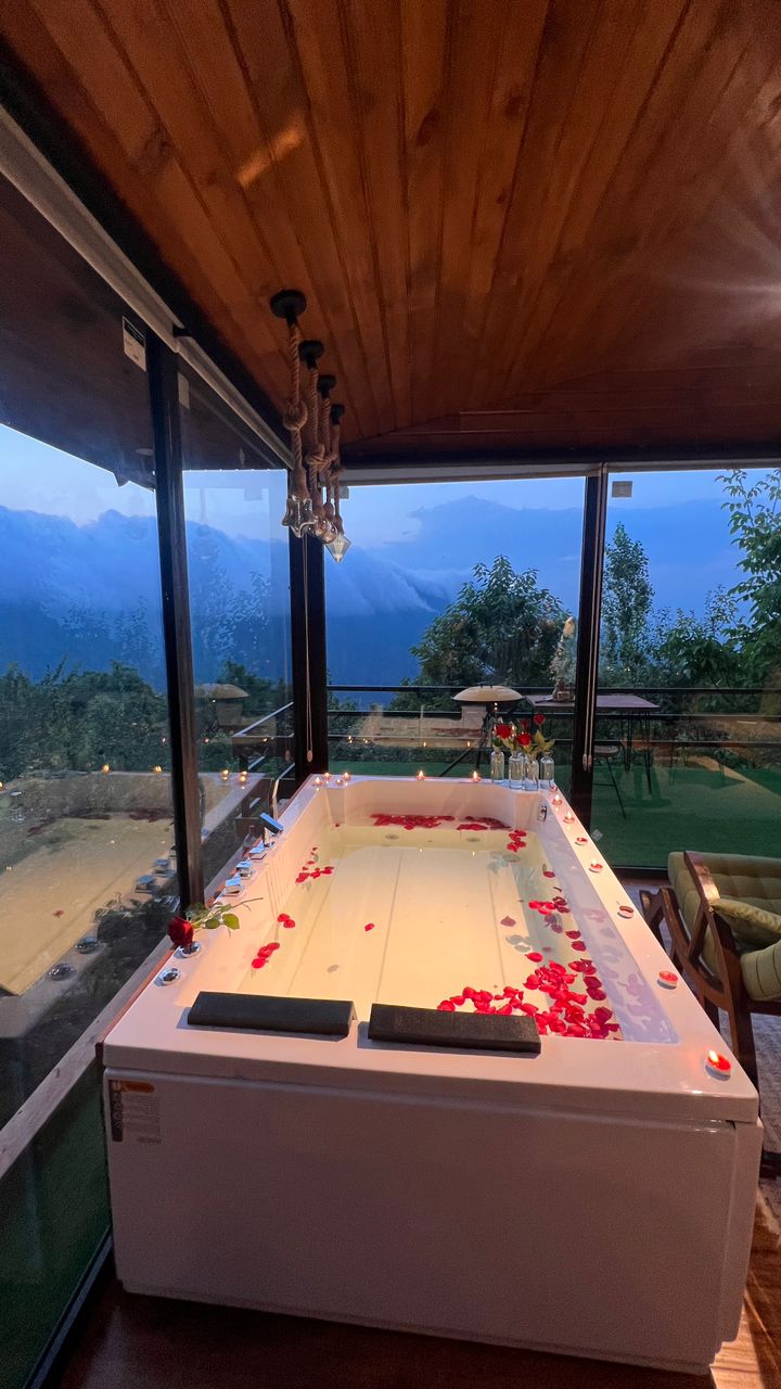 کلبه شیشه ای