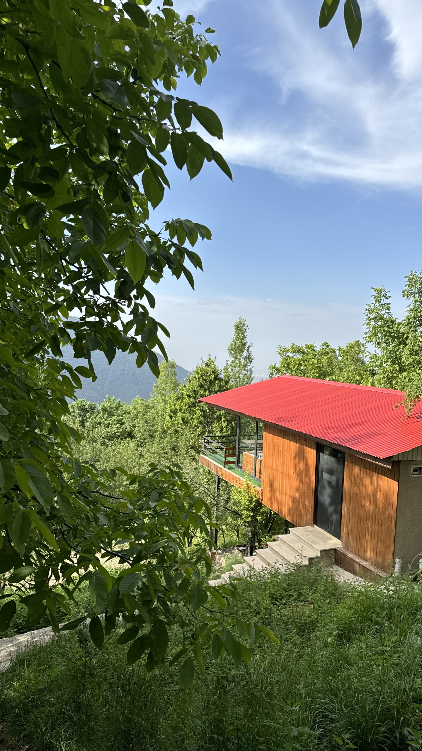 برای رزرو اقامتگاه کلبه آبشار در استان گلستان چه زمانی اقدام کنیم؟